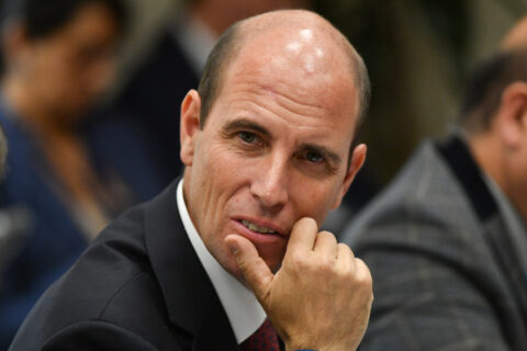 ¿12 nuevas cárceles para Chile? El plan que el ministro Arrau prepara para enfrentar la crisis carcelaria
