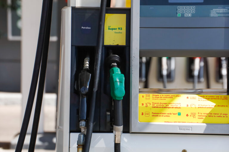 Ministro Quiroz ante posible alza en el precio de los combustibles: “Vamos a hacer todo lo posible para que no suceda”