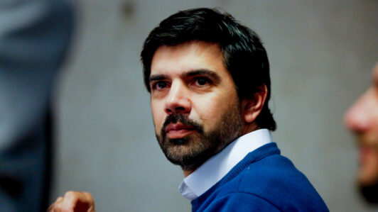 Formalizan a Joaquín Lavín León: Le imputan delitos de fraude al fisco, tráfico de influencias y uso malicioso de instrumento público