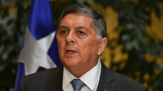 Biministro Alvarado dice estar disponible a alargar discusión de megarreforma 