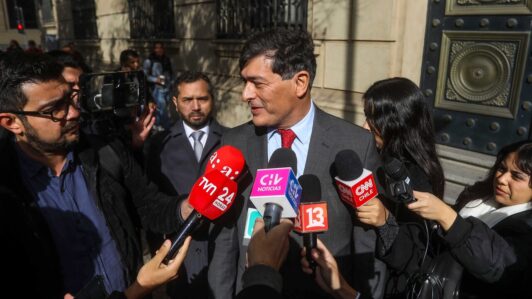 Parisi llega a reunión con Quiroz tras quiebre por megarreforma: 