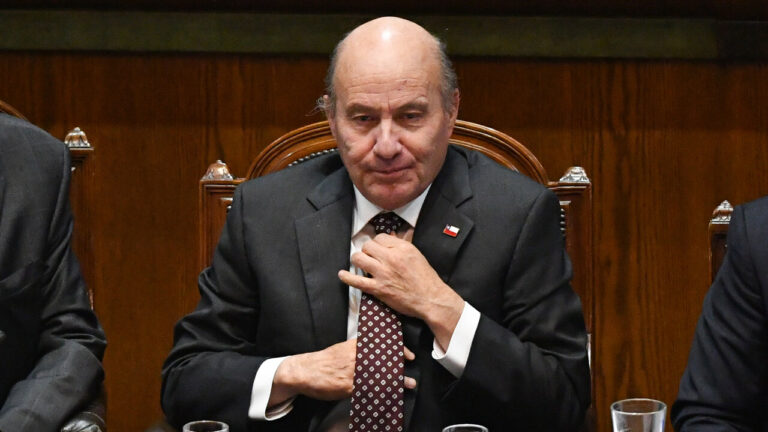 Alcaldes se reunieron con ministro Quiroz: Expresaron preocupación por recaudación del Fondo Común Municipal