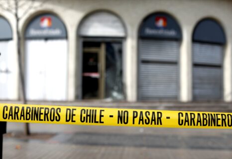 Fiscal relata puesta en escena con falsa bomba y desmayo para intentar robar $777 millones desde banco