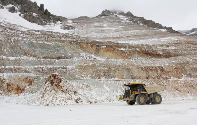 Codelco exigirá devolución de bonos a más de 6 mil trabajadores tras error en cifras de producción