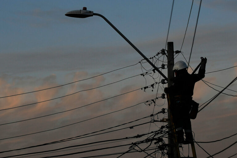 Gobierno descarta caducar concesión de Enel tras informe de la SEC por cortes de luz de 2024