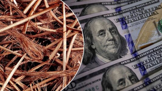 Dólar revierte caída y se ubica por sobre los $890 tras moderación del precio del cobre