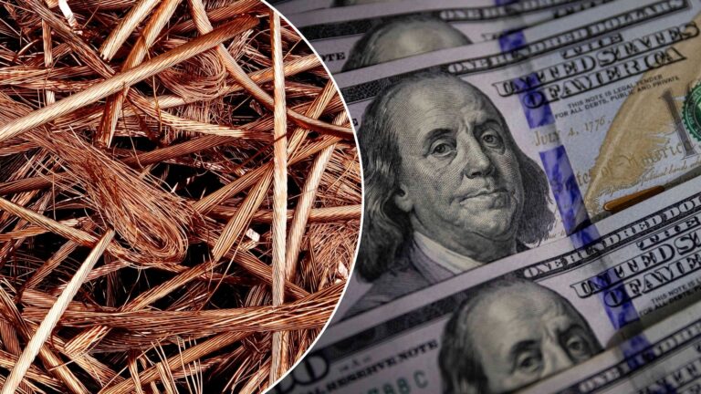 Dólar revierte caída y se ubica por sobre los $890 tras moderación del precio del cobre