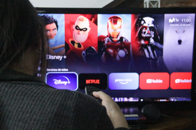 Estudio revela que los chilenos prefieren ver publicidad en TV, YouTube e Instagram