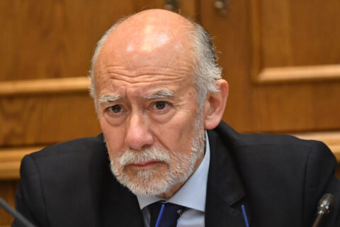 Iván Flores acusa “desgobierno” en La Moneda por recortes y descoordinaciones: “Nadie sabe quién gobierna”