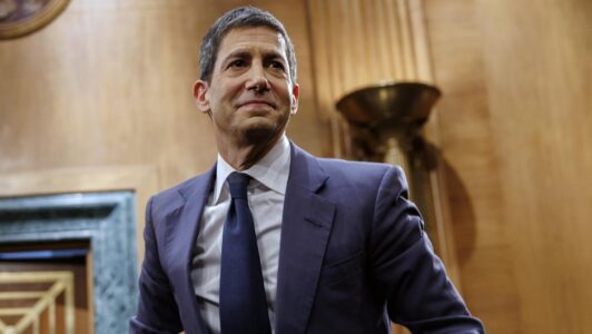 Kevin Warsh asume como presidente de la Reserva Federal de Estados Unidos, sucediendo a Jerome Powell