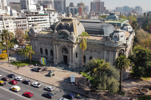 PDI indaga robo de escultura desde el Museo de Arte Contemporáneo en Santiago