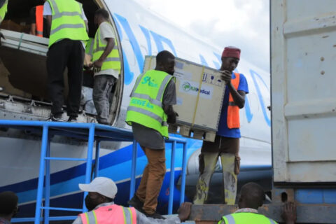 OMS declara emergencia internacional por brote de Ébola en Congo y Uganda; EE.UU. activa restricciones de ingreso