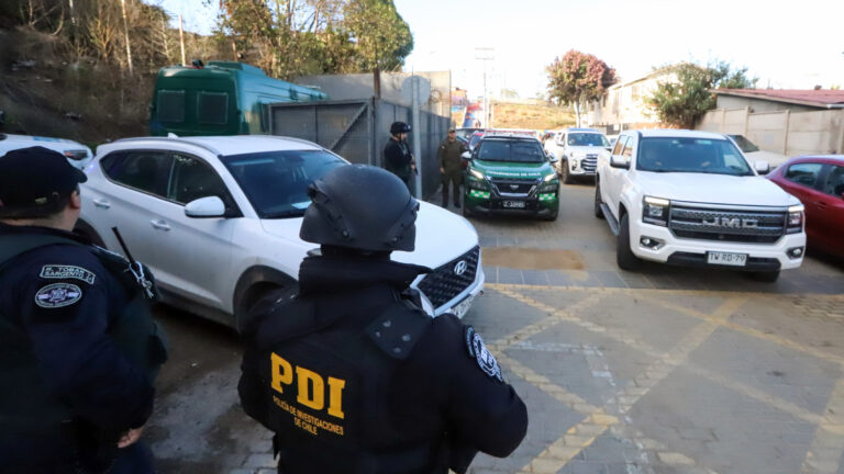 PDI detiene a dos personas por robos con violencia en Quilpué, Puchuncaví y Limache: Sus celulares contenían registros de los delitos