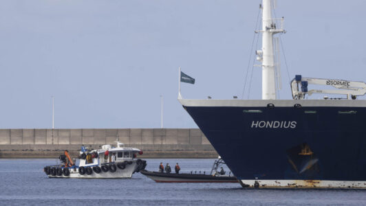 Pasajeros del crucero MV Hondius afectado por el hantavirus llegan a Tenerife