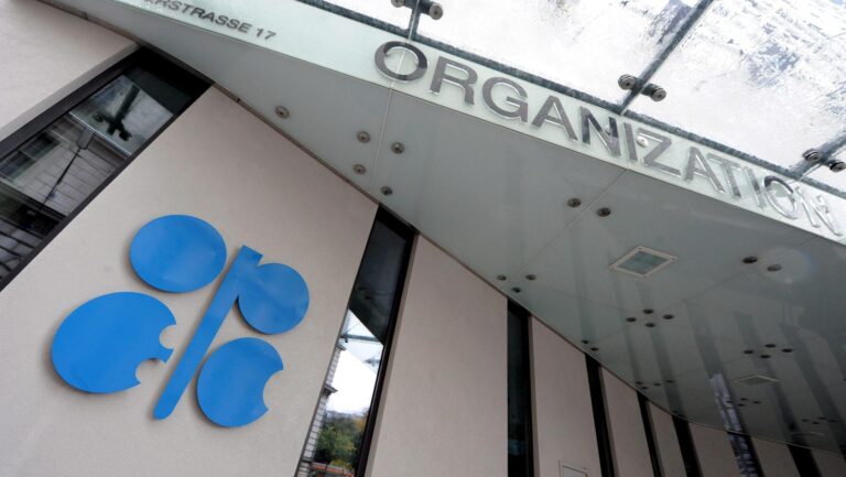 Producción de la OPEP cae un 33,7% desde febrero y el precio promedio del barril fue de US$ 108,79