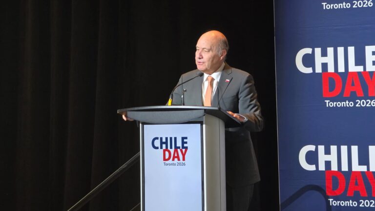 Quiroz en Chile Day 2: “Dicen que no podemos bajar impuestos sin subir otros. ¿Por qué no? Lo dicen algunos grupos de interés que tienen capturado al Estado”