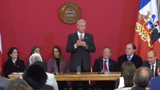 Presidente Kast recibió a cerca de 130 alcaldes en La Moneda ante dudas por eventual eliminación de contribuciones