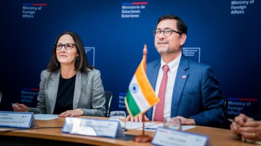Canciller Pérez Mackenna y subsecretaria Estévez inician viaje a India: Se busca impulsar inversiones y acuerdos comerciales