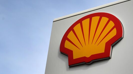 Shell duplica sus ganancias trimestrales a US$ 6.900 millones tras aumento del precio del petróleo por conflicto en Medio Oriente
