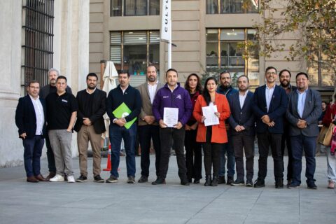 Alcaldes entregan carta al Presidente Kast en rechazo a los recortes presupuestarios en salud