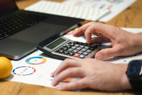 Cómo usar una cuenta de ahorro para cumplir tus metas financieras