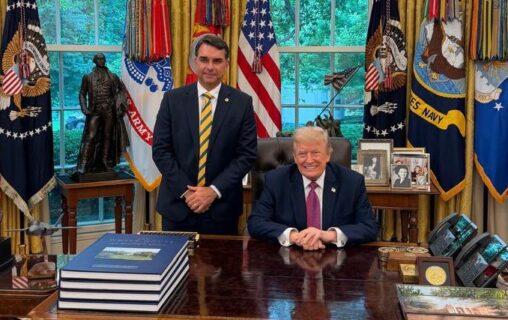 Trump recibe a hijo de Bolsonaro en la Casa Blanca para respaldar su candidatura presidencial