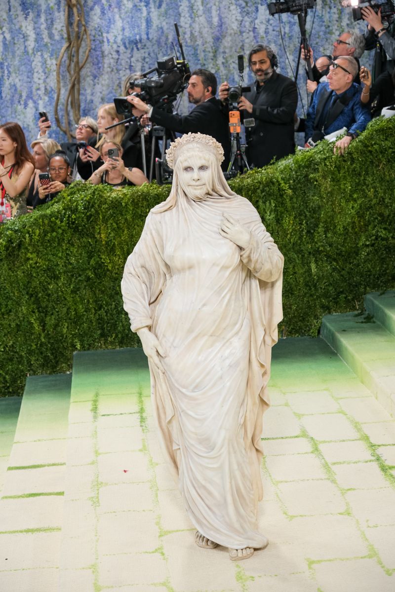 Heidi Klum tapped her longtime collaborator Mike Marino (responsible for her worm and E.T. Halloween costumes) for her commitment to being a moving, breathing sculpture for the night. Lanna Apisukh for CNN
