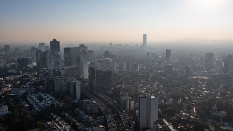 NASA revela que la Ciudad de México se hunde hasta 2 cm al mes por la extracción de agua subterránea