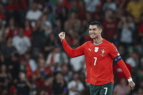 Cristiano Ronaldo de Portugal celebra después de marcar el primer gol de su equipo durante el partido de clasificación para la Copa Mundial de la FIFA 2026 entre Portugal y Hungría en el Estadio José Alvalade el 14 de octubre de 2025 en Lisboa. Carlos Rodrigues/Getty Images Europe/Getty Images