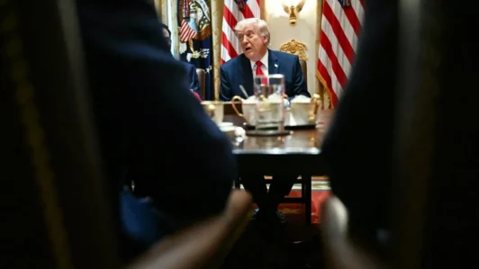 Estados Unidos e Irán alcanzan acuerdo preliminar que eliminaría restricciones en estrecho de Ormuz: Trump no lo ha ratificado