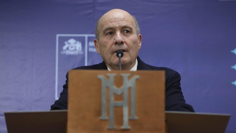Inconsistencia de US$ 10.700 millones en la deuda proyectada e investigación interna: Los detalles del Informe de Finanzas Públicas