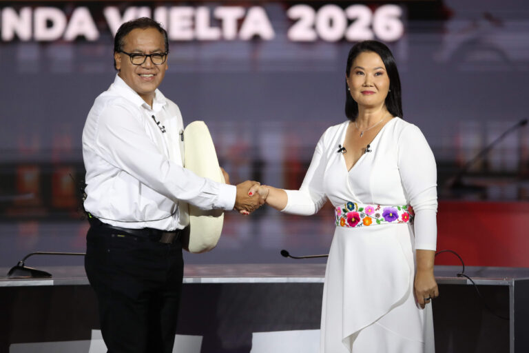 Arranca la votación en Perú para escoger al noveno presidente en diez años