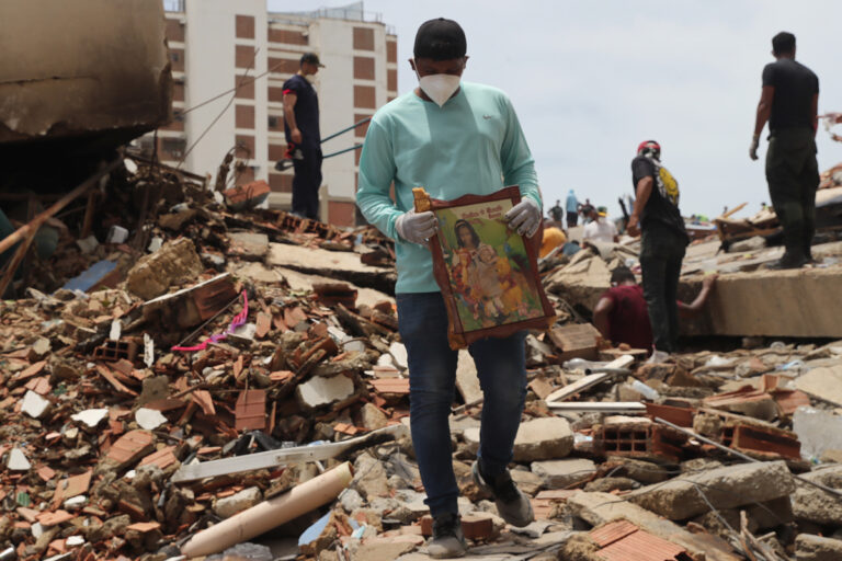 Suben a 1.943 los muertos tras los terremotos en Venezuela: Cifra de heridos supera los 10.000