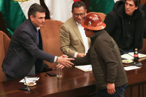 Protestas en Bolivia: Gobierno logra acuerdo con la COB, pero campesinos mantienen bloqueos tras siete semanas