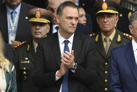 Manuel Adorni, jefe de Gabinete de Milei, renuncia tras meses de escándalos de corrupción