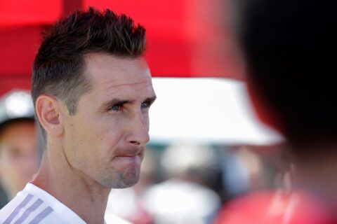 Klose aplaude a Messi tras ser superado como máximo goleador de los Mundiales: 
