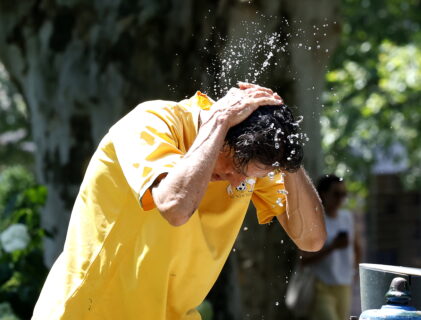12 horas seguidas sobre los 30 °C: Así es el asfixiante día a día de la ola de calor en Europa