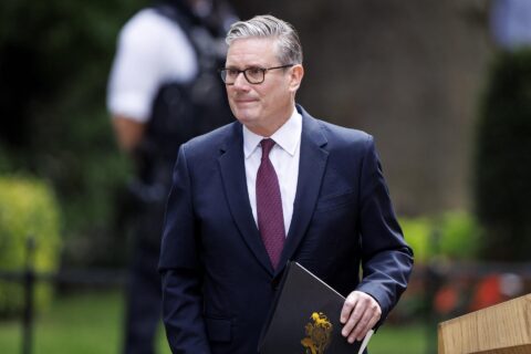 Keir Starmer, primer ministro británico, anuncia su dimisión al cargo