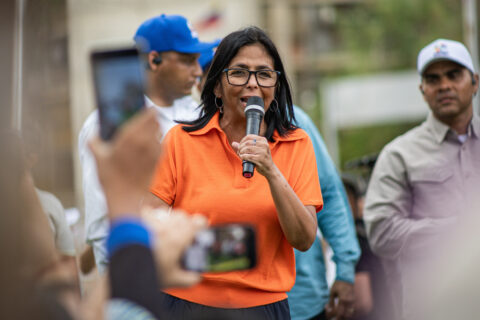 Delcy Rodríguez agradece a Elon Musk por el internet gratuito para Venezuela tras los devastadores terremotos
