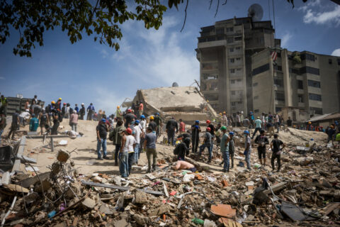 Terremotos en Venezuela: Elevan a 235 los muertos y a 4.300 los heridos