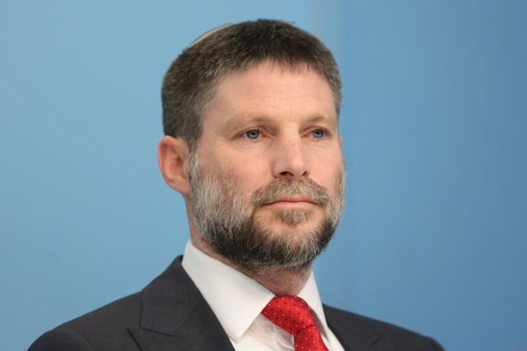 Francia prohíbe la entrada al ministro israelí Bezalel Smotrich: “Promueve la creación de nuevos asentamientos en Cisjordania y la recolonización de Gaza”