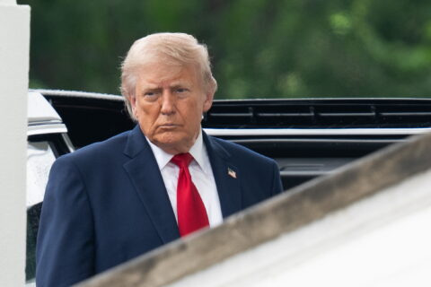 Trump busca frenar una escalada y pedirá a Netanyahu evitar una represalia contra Irán