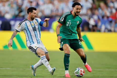 Cuestionan falta de sanciones a Messi: Argelia presenta queja ante la FIFA por arbitraje del partido ante Argentina