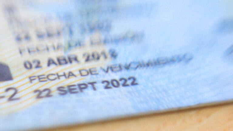Diputado ofició al Ministerio de Justicia por entrega errónea de carnet a extranjeros sin residencia definitiva en Chile