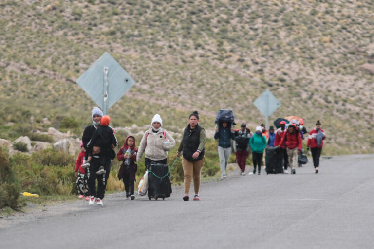 Estafa a migrantes irregulares: Registro Civil se querella contra falsos funcionarios que exigían $350 mil a cambio de legalizar residencia en Chile