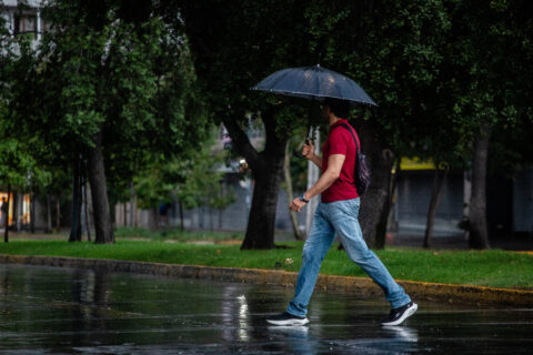 Alerta de lluvias y vientos de hasta 90 km/h: El sistema frontal que marcará el inicio del invierno