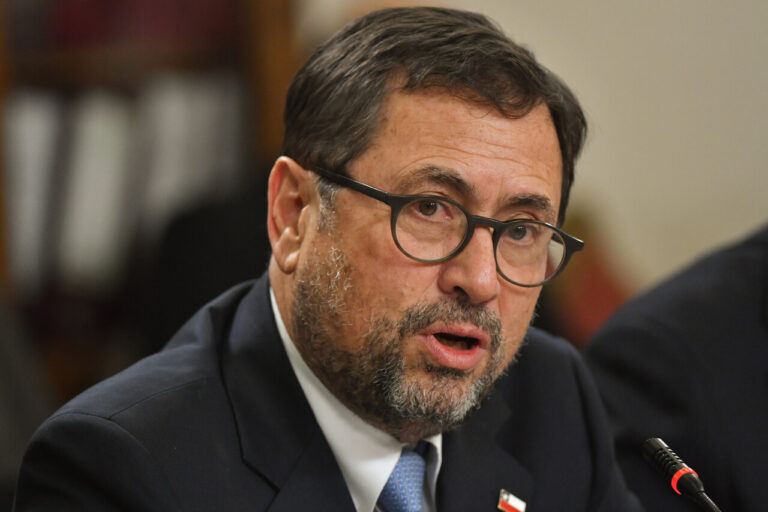Canciller Pérez Mackenna pide condenar la 