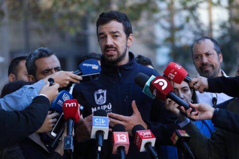 Vodanovic entrega a Núñez propuestas de ACHM por contribuciones: Buscan eliminar pagos de adultos mayores que ganen menos de $1,5 millones