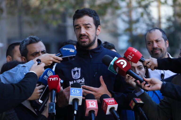 Vodanovic entrega a Núñez propuestas de ACHM por contribuciones: Buscan eliminar pagos de adultos mayores que ganen menos de $1,5 millones