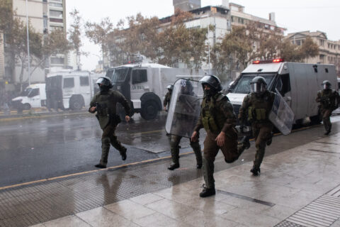 Nueve periodistas fueron agredidos por carabineros en las últimas protestas estudiantiles, según Observatorio del Derecho a la Comunicación
